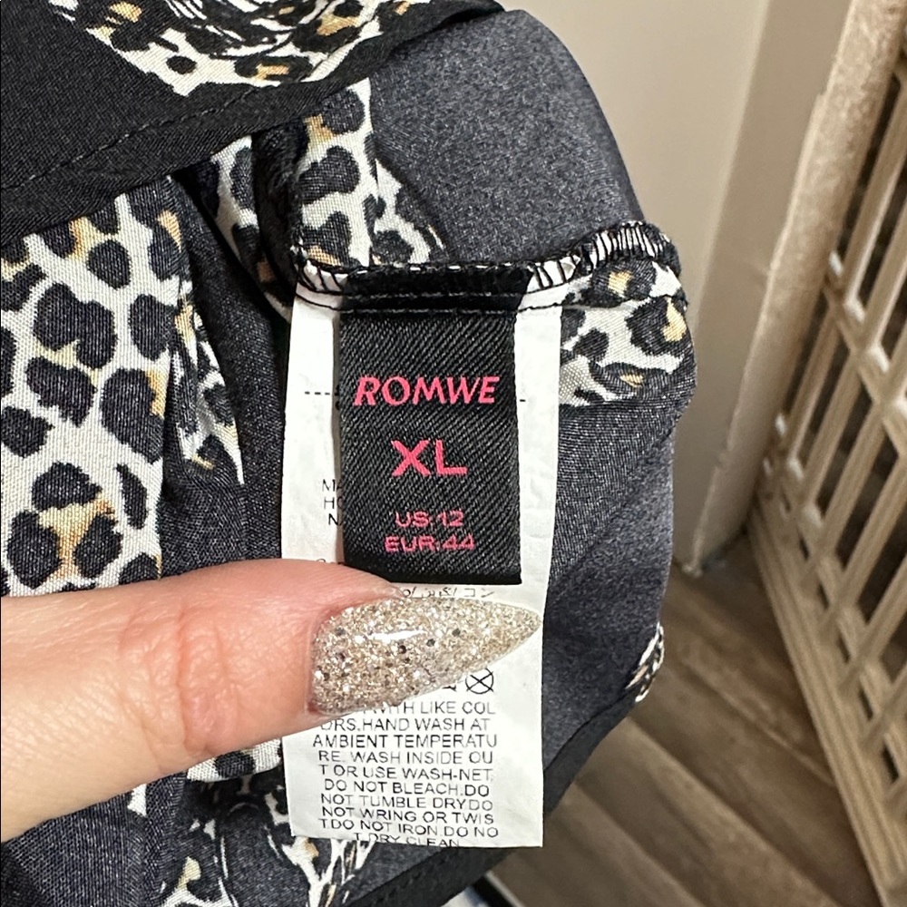 ROMWE Black and White Skull Print Mini Dress - Picture 5 of 6